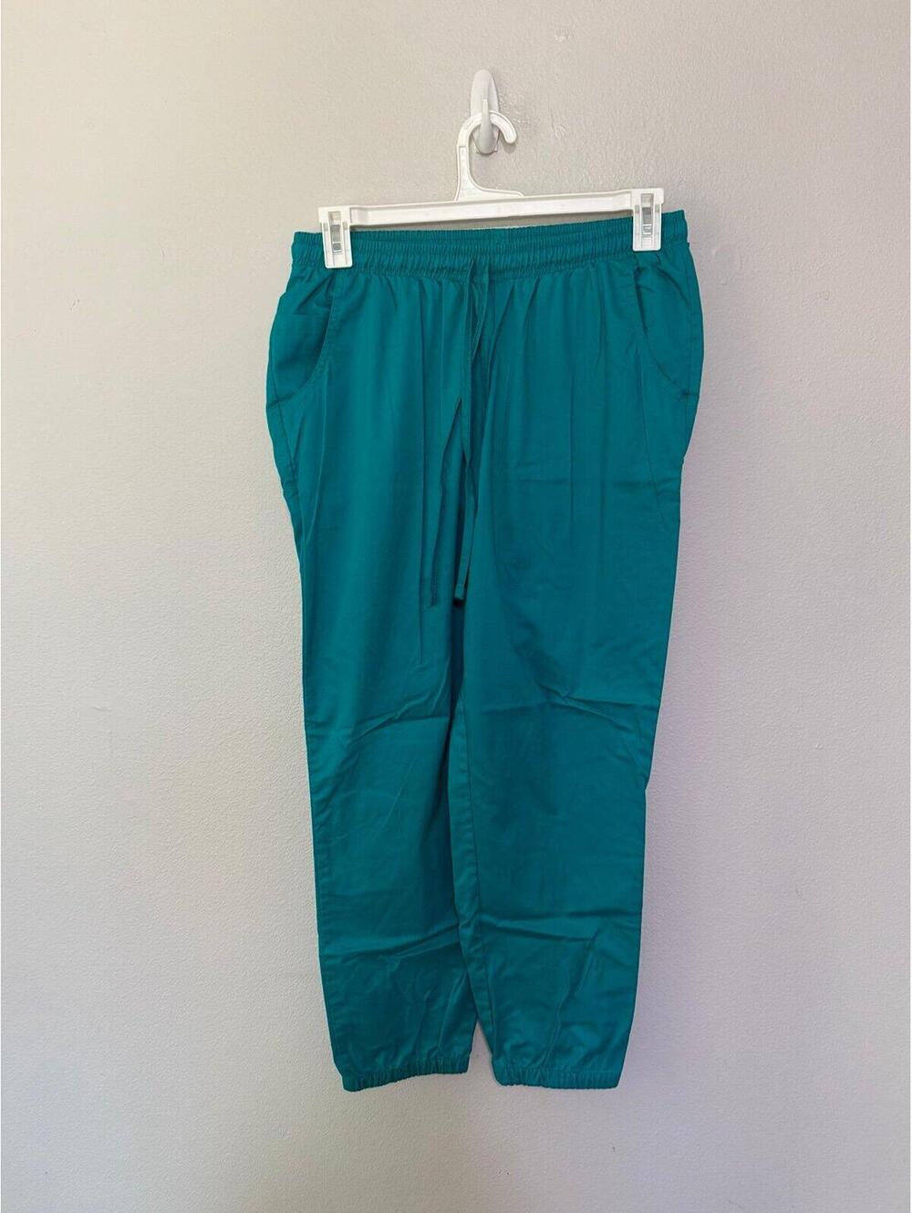 Butter soft scrub joggers size large petite 
Like new condition (washed once)